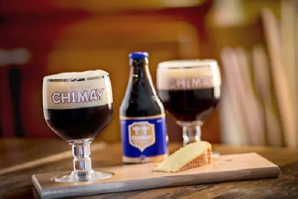 cuon-hut-cua-bia-chimay-xanh-13-2_1_-6-2.webp